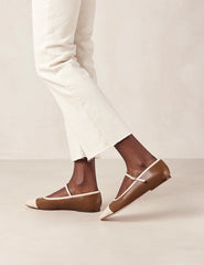 Alohas Agate Leather Tan Ballet Pumps