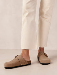 Alohas Taupe Suede Clogs