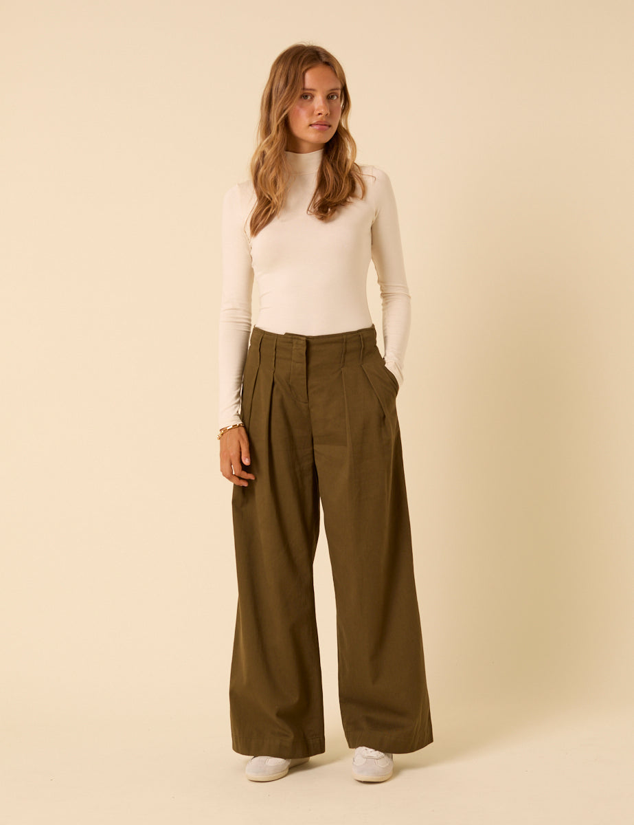 Green Pleated High-Waisted Trousers
