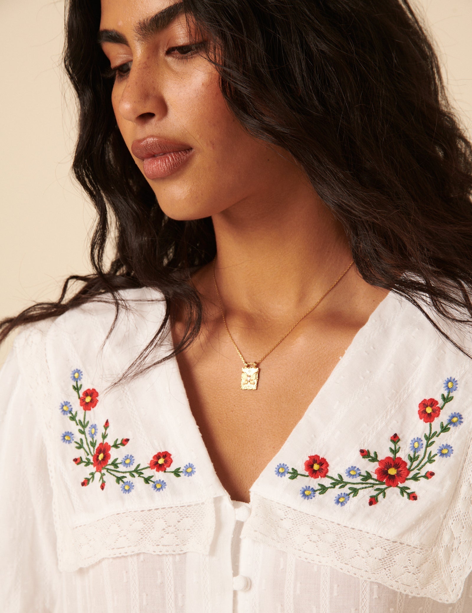 White Floral Embroidered Collar Blouse