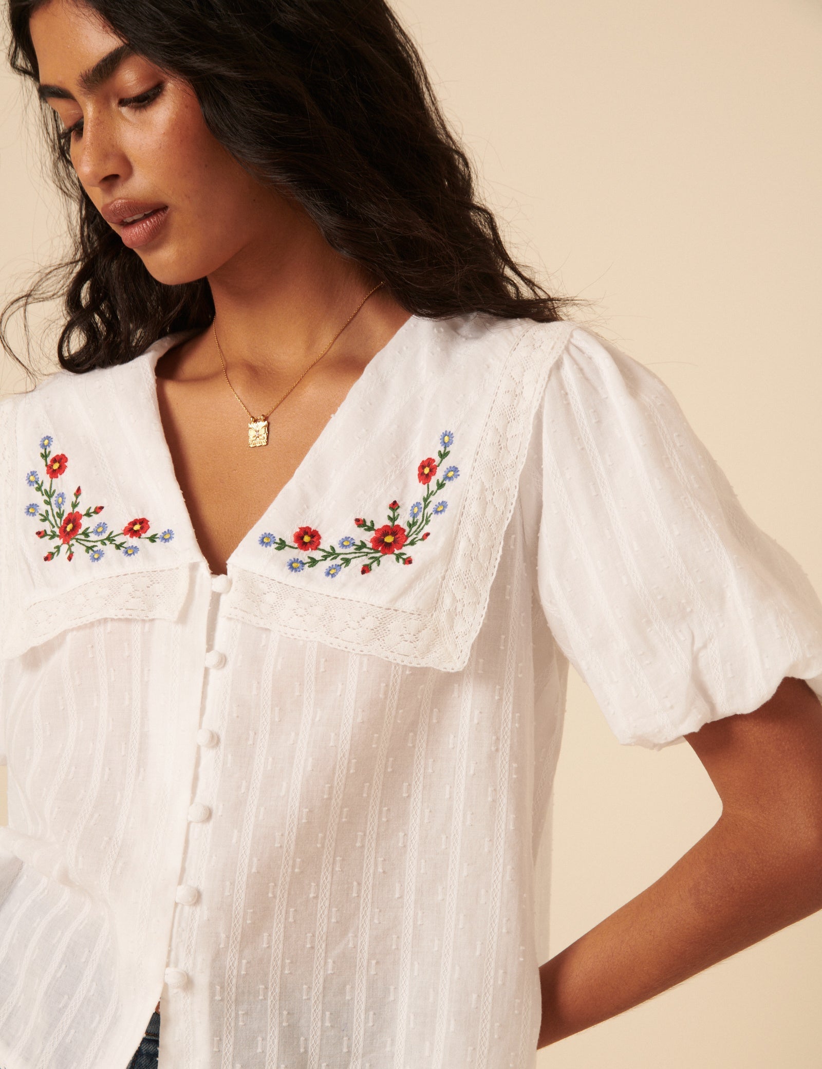 White Floral Embroidered Collar Blouse