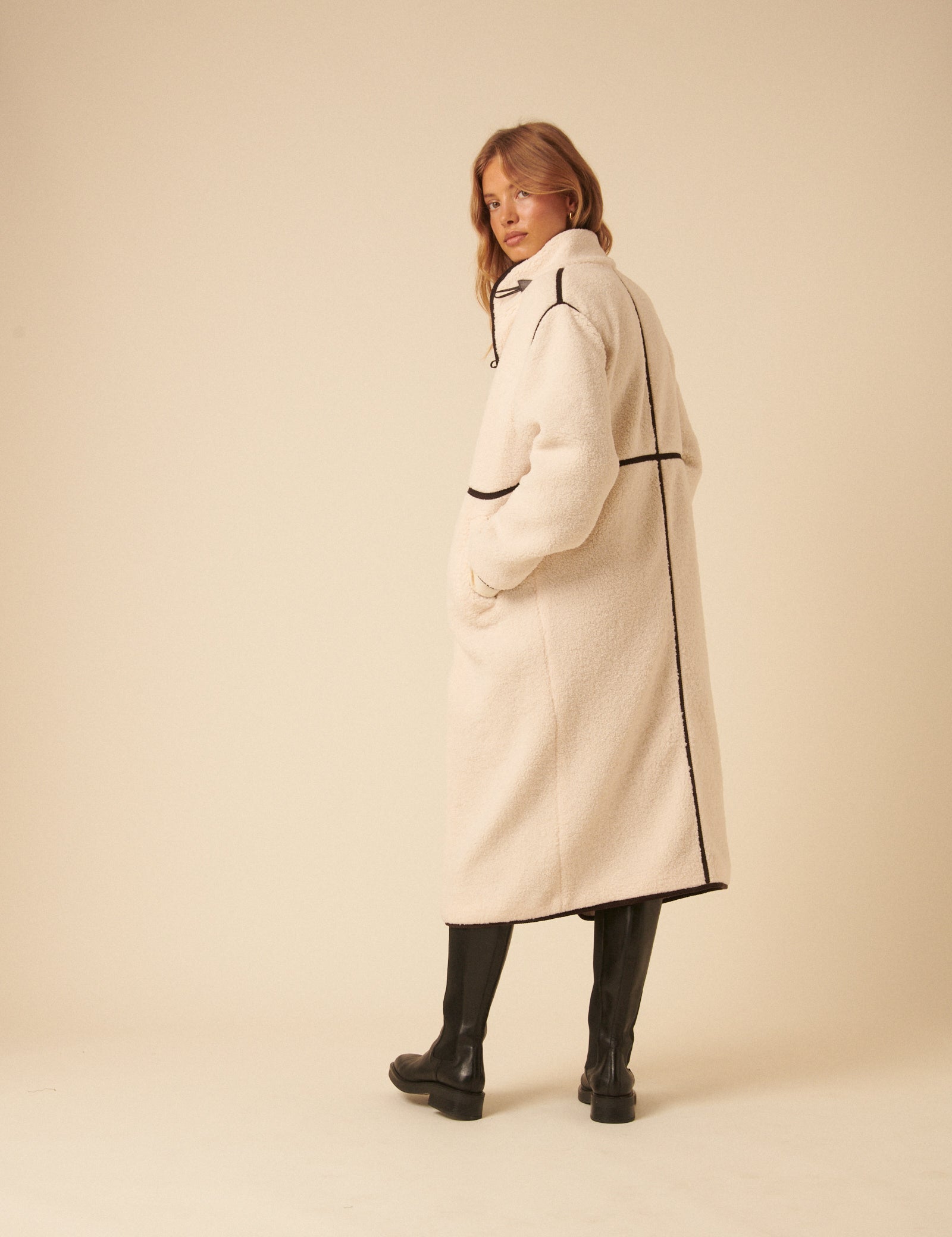 White Long Borg Duffle Coat