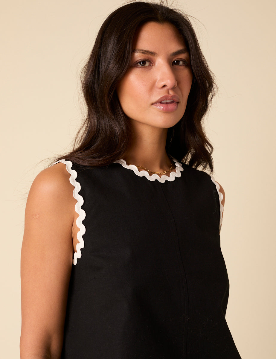 Black Contrast Trim Swing Top