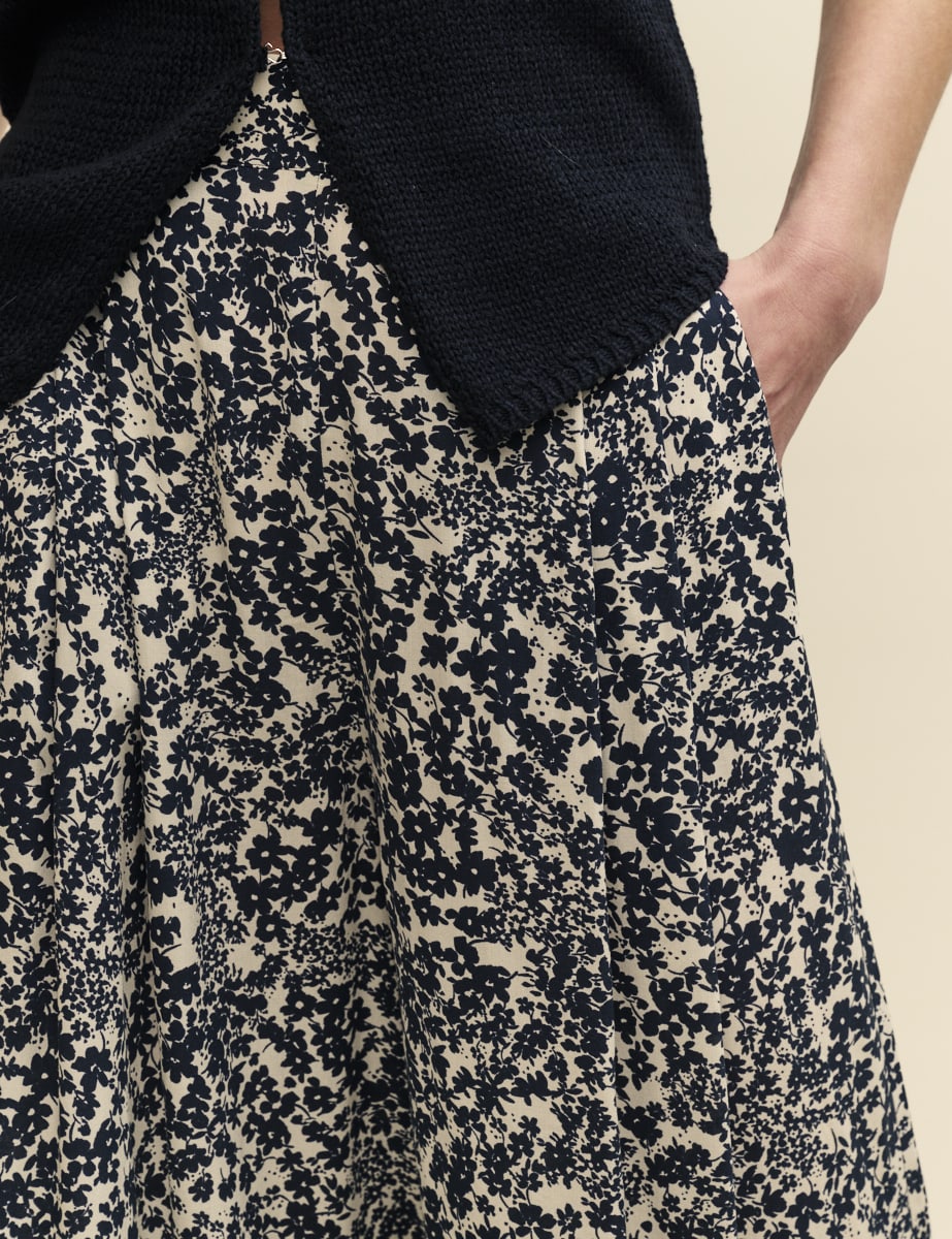 Black and White Floral Cropped Zeena Trousers