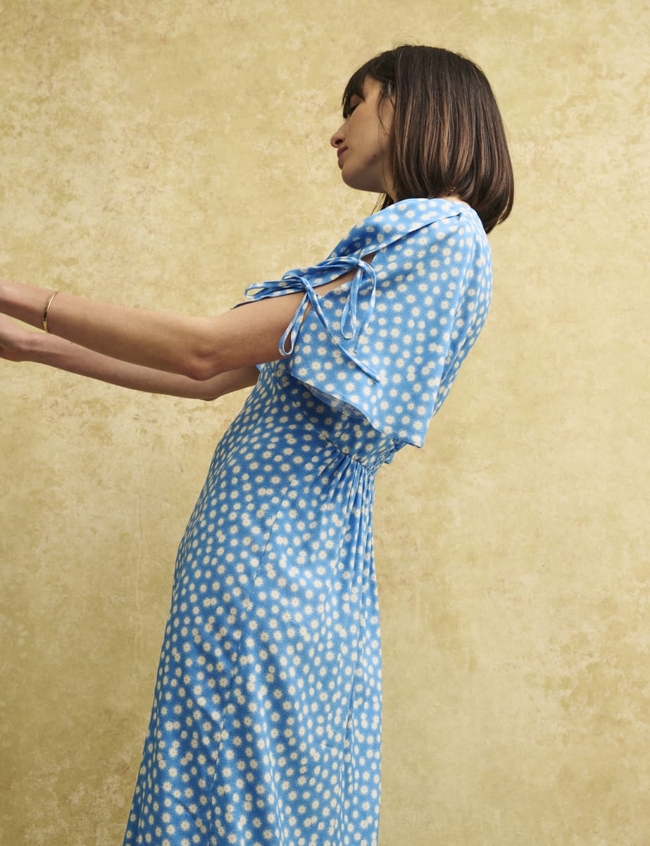 Blue Daisy Floral Flutter Sleeve Elka Midi Dress