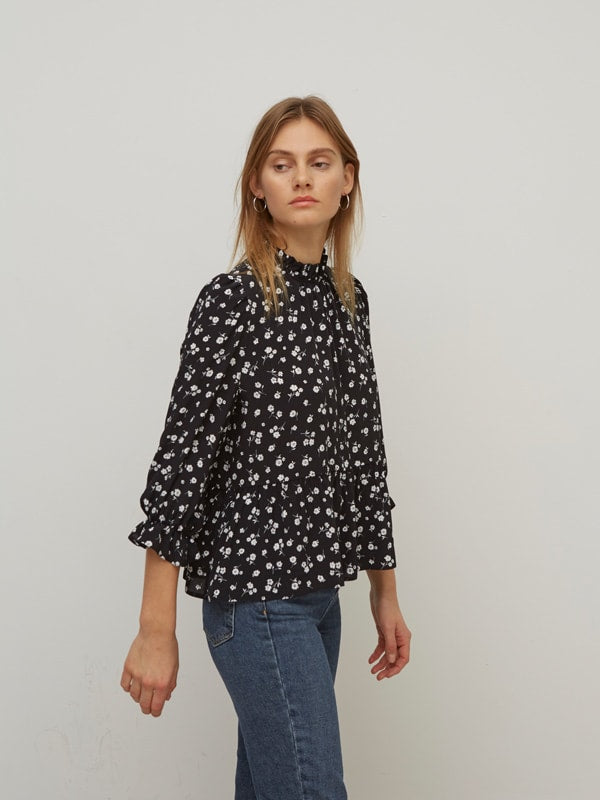 LENZING TM ECOVERO TM Black and White Floral Ditsy Pie Crust Smock Top