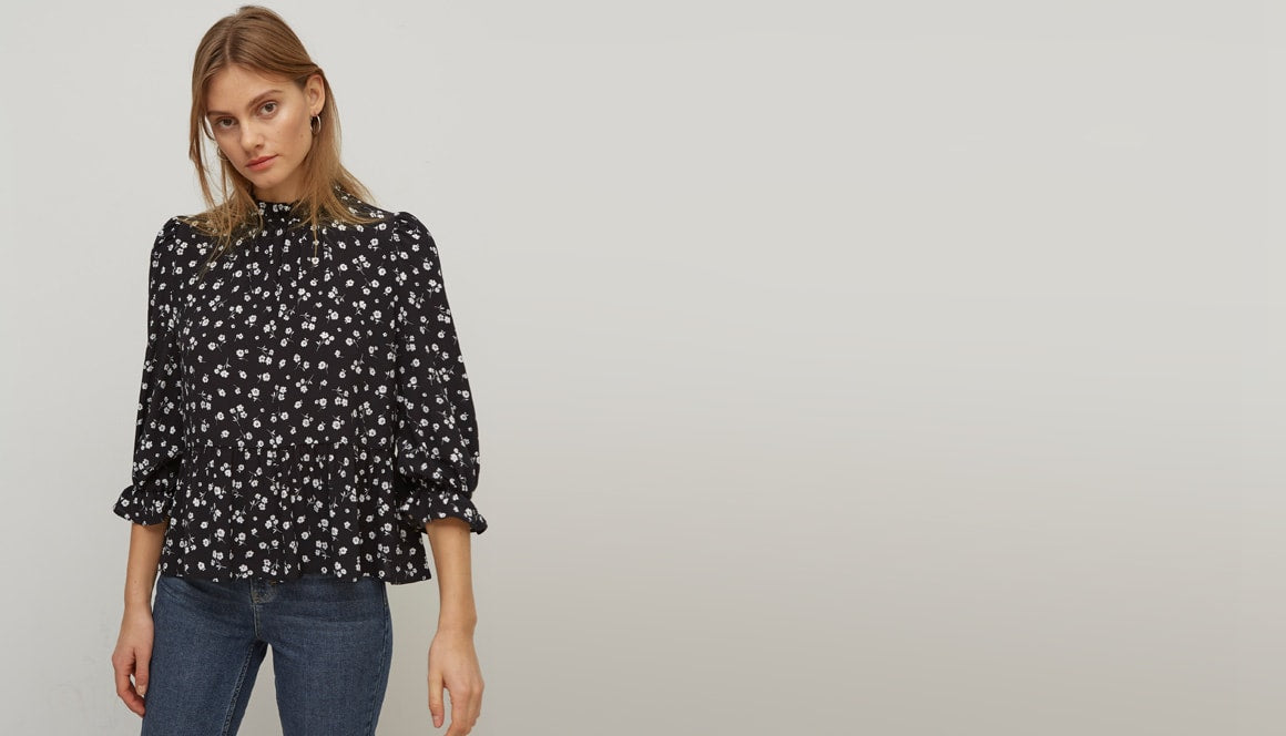 LENZING TM ECOVERO TM Black and White Floral Ditsy Pie Crust Smock Top