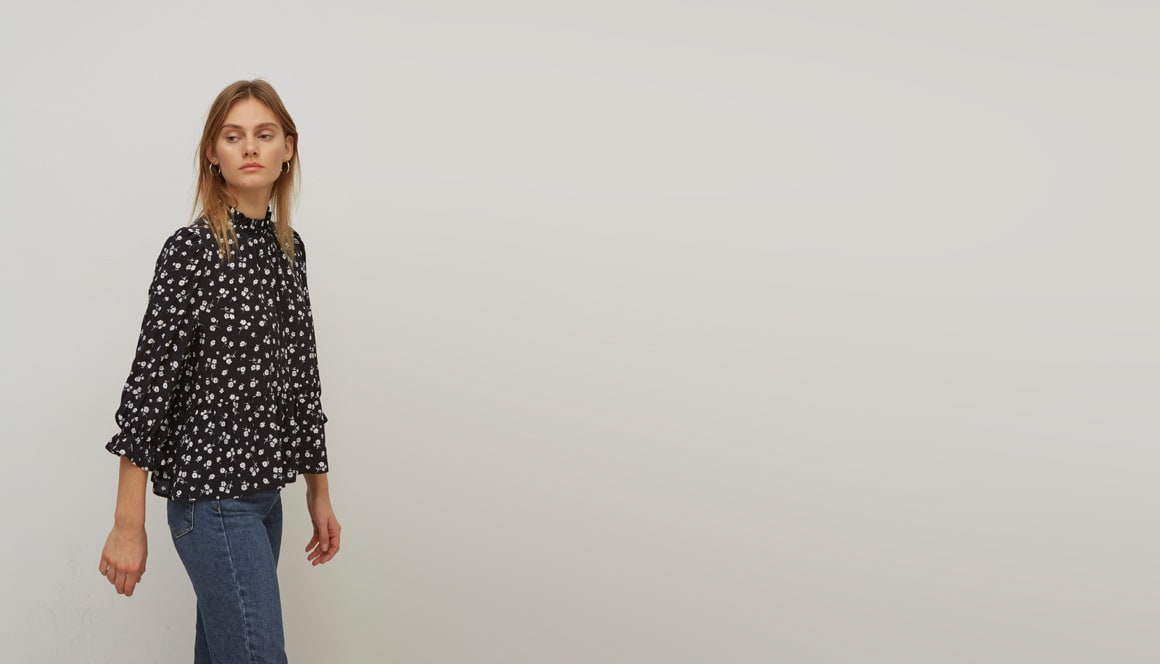 LENZING TM ECOVERO TM Black and White Floral Ditsy Pie Crust Smock Top