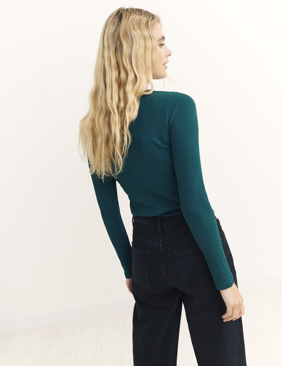 Green Rosetta LS Ring Detail Top