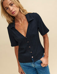 Black Short Sleeve Crinkle Collar Reed Shirt