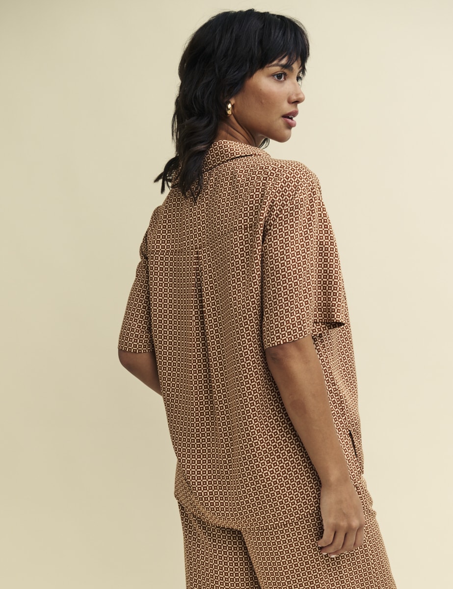 Brown Geometric Print Short Sleeve Shirt
